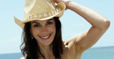 Teri Hatcher molestowana w dzieciństwie