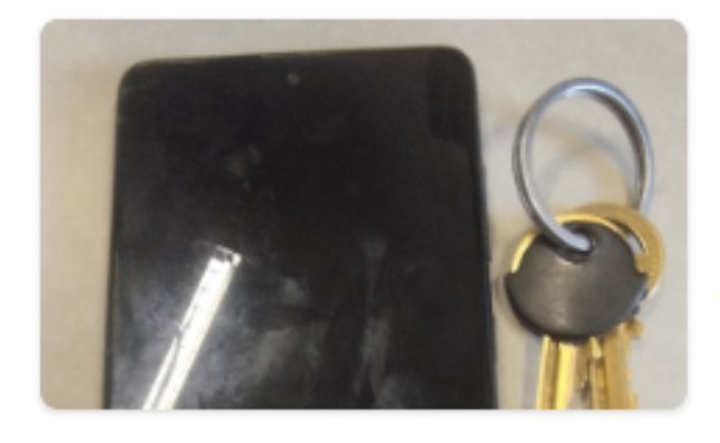 Znalezione klucze i telefon