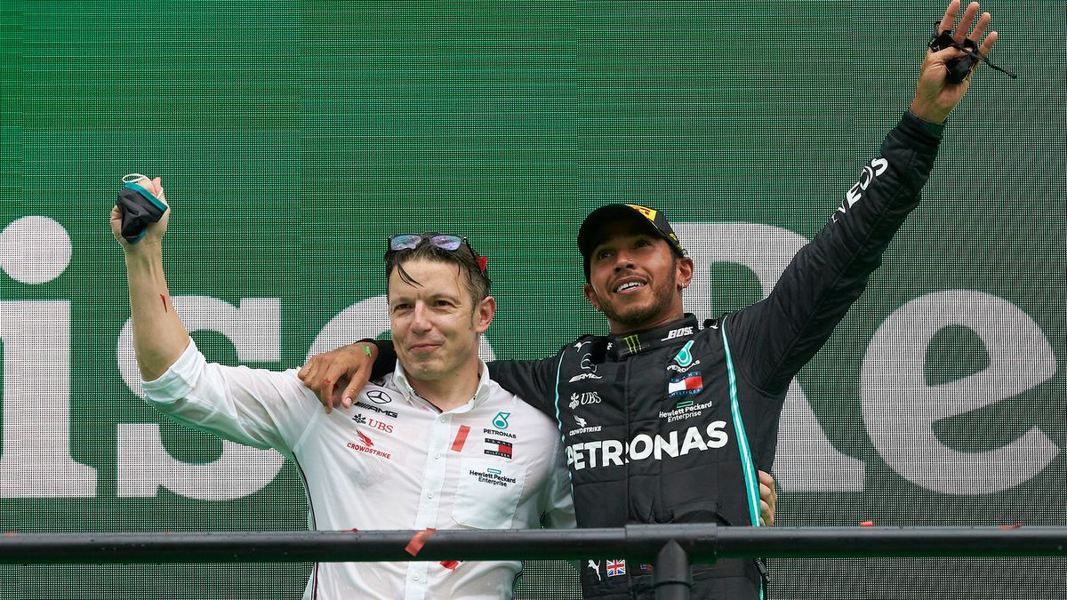 Zdjęcie okładkowe artykułu: Materiały prasowe / Mercedes / Na zdjęciu: Pete Bonnington (z lewej) i Lewis Hamilton
