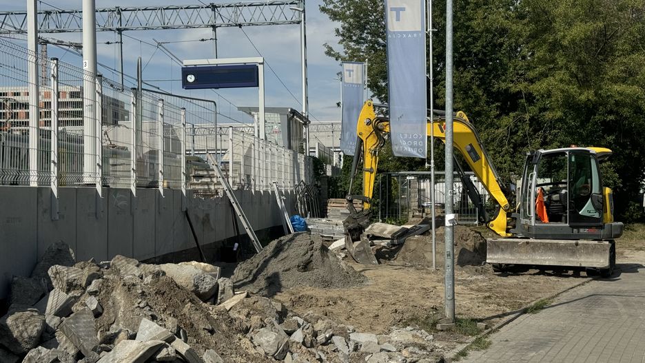 Rozbiórka schodów przy peronie 5 dworca Warszawa Gdańska