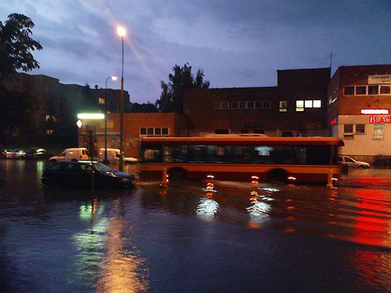 Potężna burza przeszła nad Warszawą - zalane metro