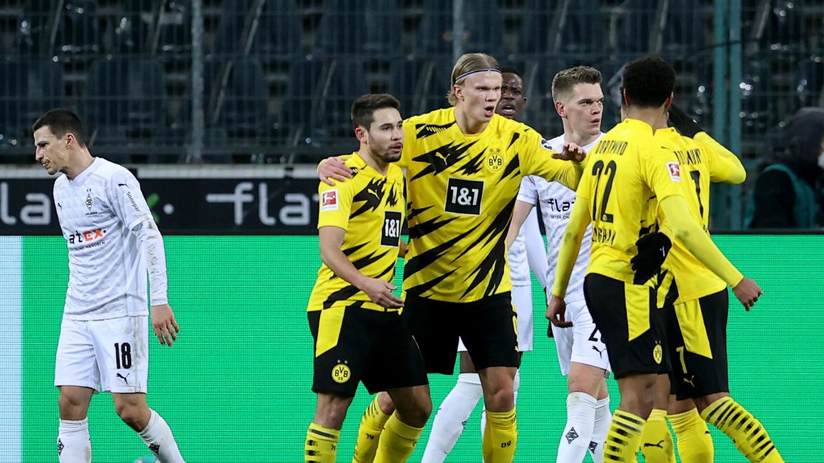 Zdjęcie okładkowe artykułu: PAP/EPA / LARS BARON  / Na zdjęciu: piłkarze Borussii Dortmund cieszą się z bramki Erlinga Haalanda