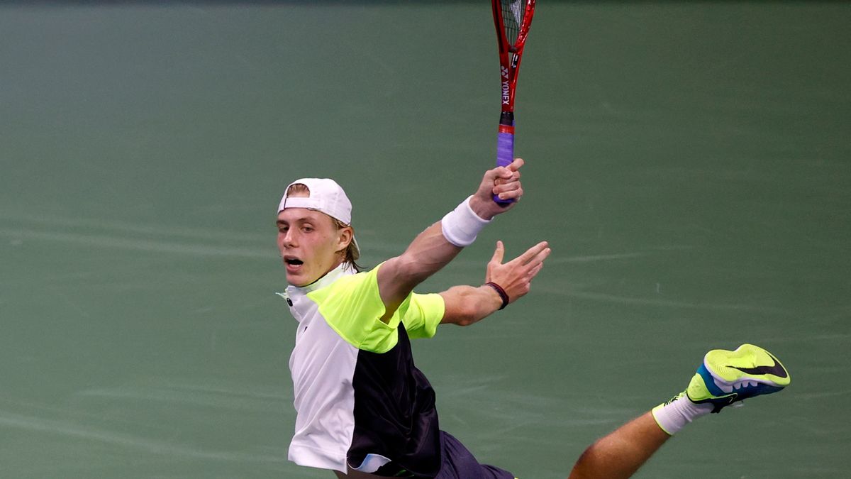 Zdjęcie okładkowe artykułu: PAP/EPA / JASON SZENES / Na zdjęciu: Denis Shapovalov