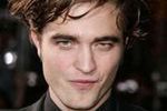 Niemoralny Robert Pattinson uwodzi Paryż