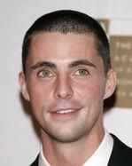 Matthew Goode sprzedaje polisy z Rickym Gervaisem