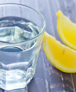 Woda z cytryną to nie dietetyczny mit. Oto jak popularny dodatek chroni zdrowie