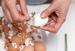 Obieranie jajek. Dlaczego niektóre jajka źle się obiera?