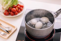 Co zrobić, by jajka nie pękały podczas gotowania? Sprawdzony patent