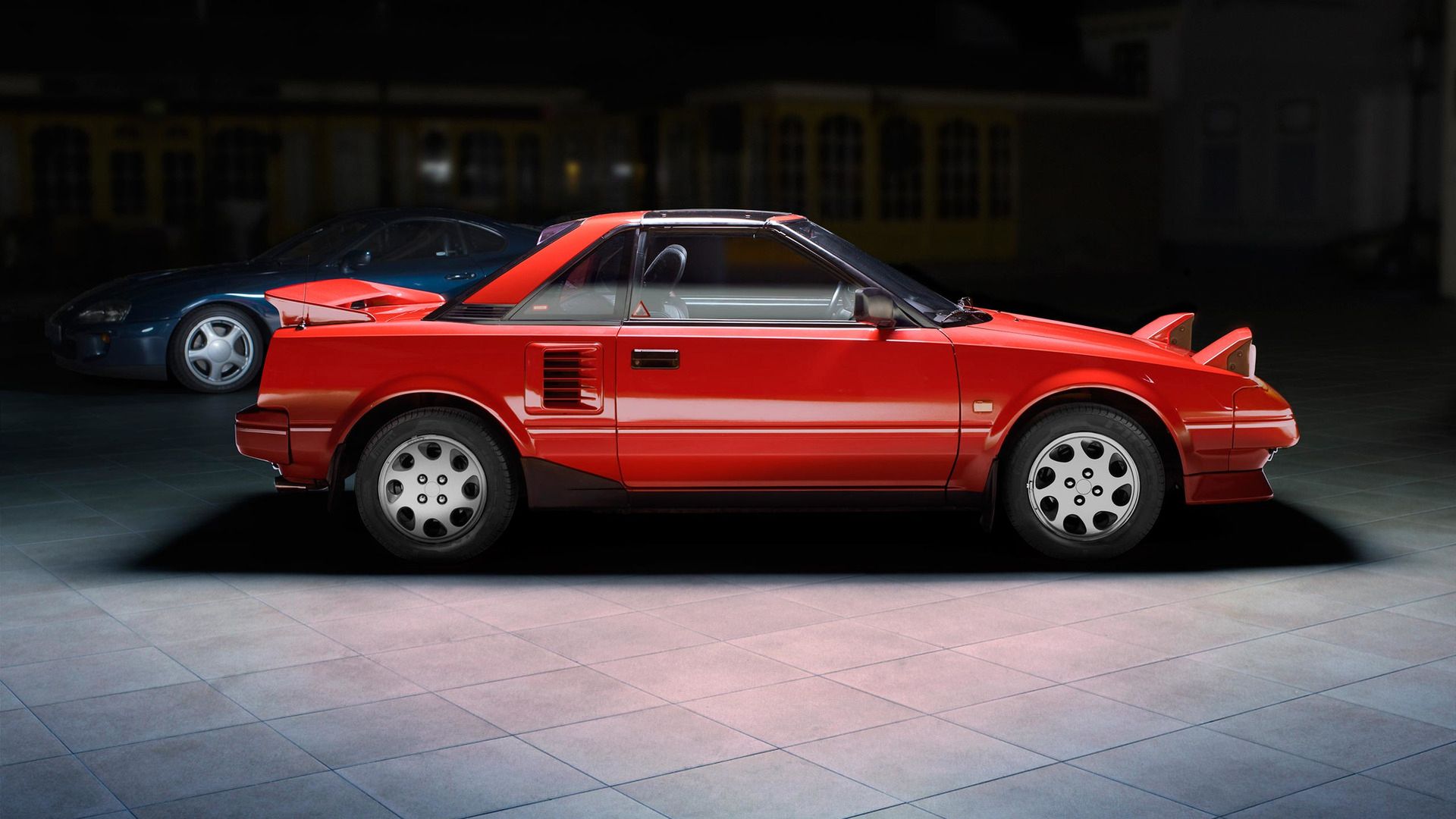 Co ciekawe, silnik MR2 pochodzi z Toyoty AE86. Jest to jednostka 1.5 lub 1.6 i mocy 83 KM lub 130 KM. To wystarcza, by o ważącym niespełna tonę samochodzie mówić, że jest rasowym sportowcem.