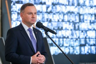 Nowych dowodów na razie nie będzie. Jest za to ustawa. Andrzej Duda złożył podpis