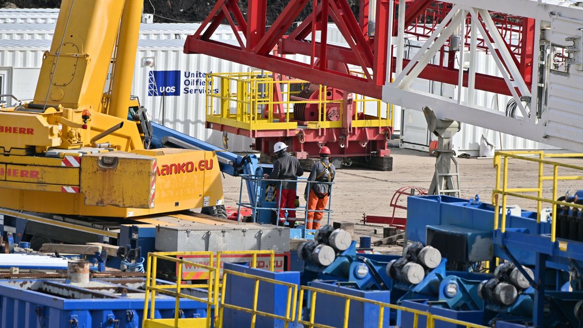 Nowy odwiert geotermalny w Szaflarach.
Fot. Pawel Murzyn/East News, Szaflary, 17.03.2023. Przygotowanie terenu dla montazu urzadzen wiertniczych i przysposobienie miejsca, w ktorym bedzie prowadzony odwiert geotermalny.
Pawel Murzyn