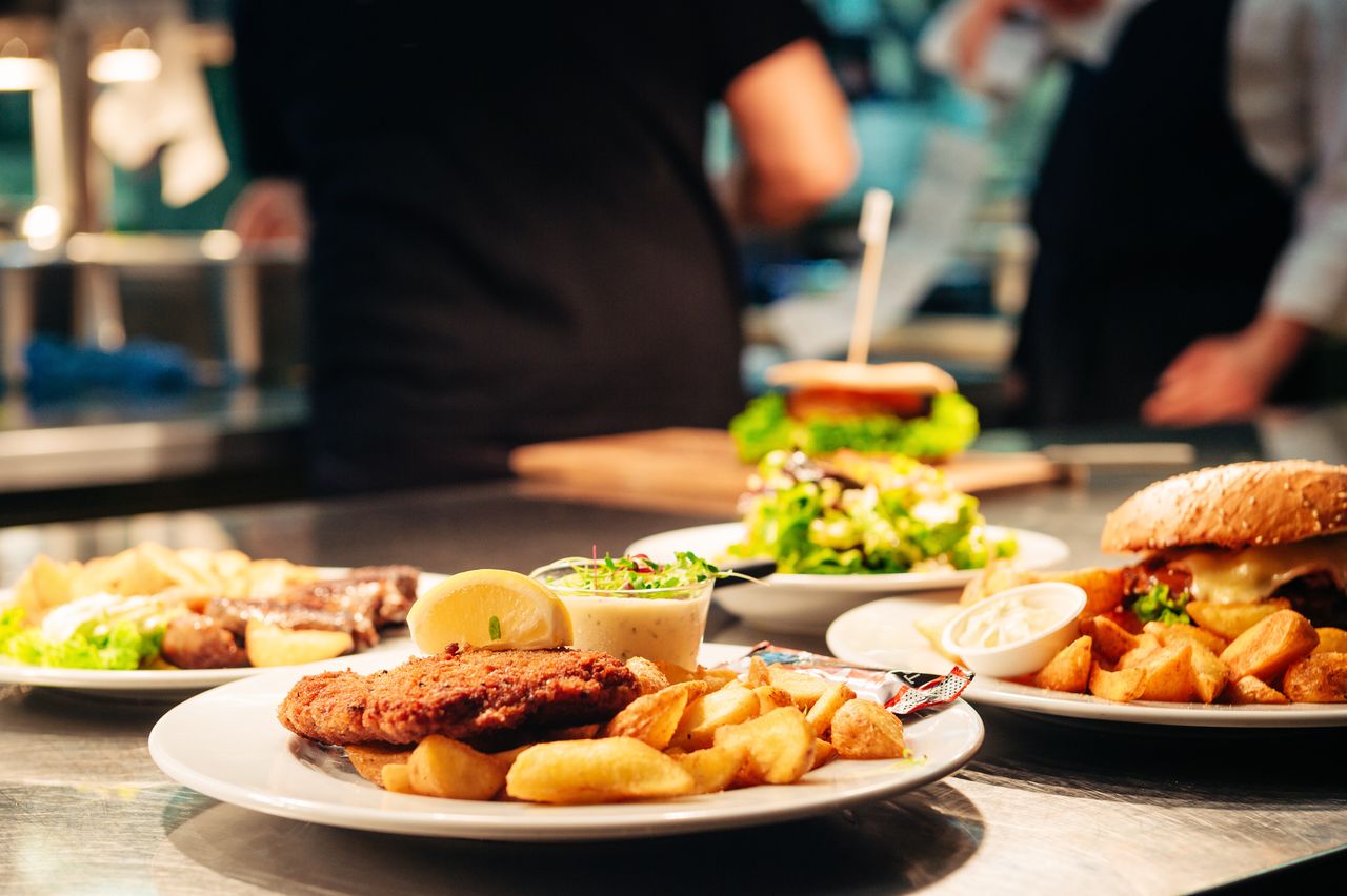 Gdzie można dobrze zjeść w Ostrowcu Świętokrzyskim? Ranking restauracji i barów