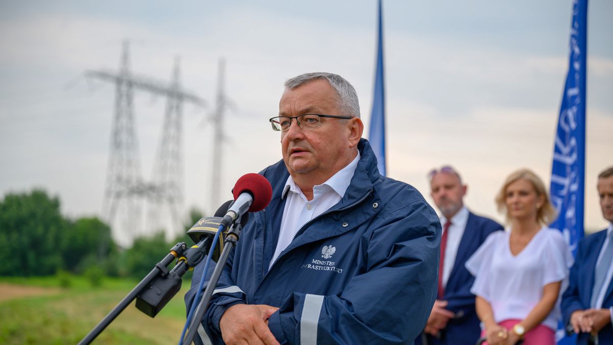 Polski Ład. Minister infrastruktury Andrzej Adamczyk zachwala rozwiązania zawarte w programie.
