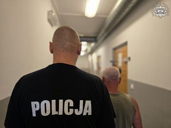 Racibórz: 61-latek zwyzywał dwie Ukrainki w sklepie. Po zatrzymaniu grozi mu kara do 3 lat więzienia