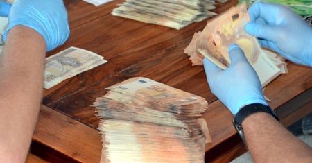 46-latka straciła ponad pół miliona złotych. Tak ją podeszli oszuści