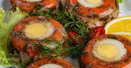 W każdą Wielkanoc ozdabiają stół. Ten przepis mam jeszcze od babci