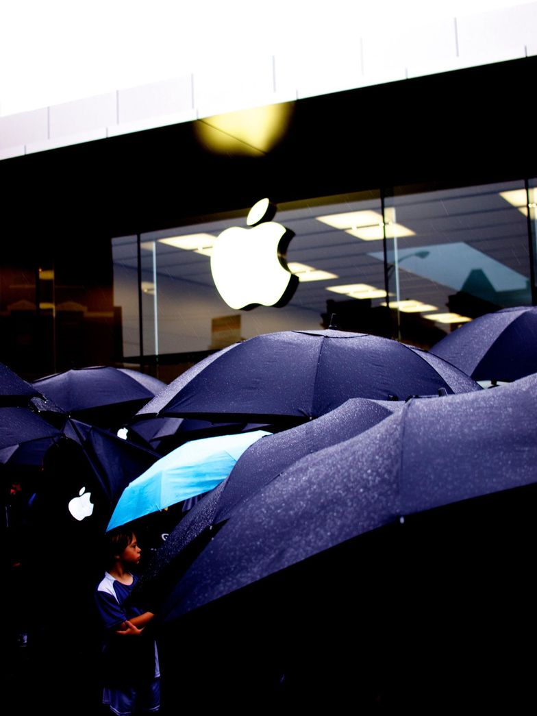 Logo Apple - firma za nim stojąca warta jest ponad bilion dolarów