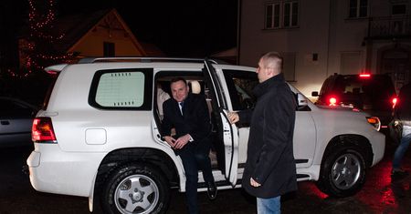 Andrzej Duda z żoną kolędują w Wiśle (ZDJĘCIA)