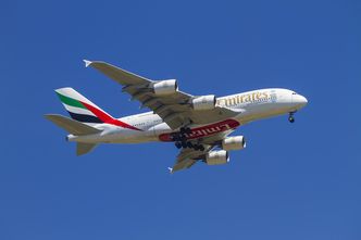 Emirates szuka pracowników w Polsce. Szczupłych i bez tatuaży