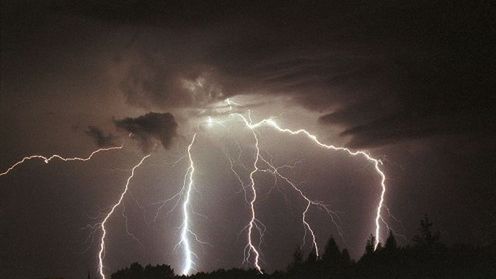 Pioruny kuliste – halucynacje wywołane polem elektromagnetycznym? 1