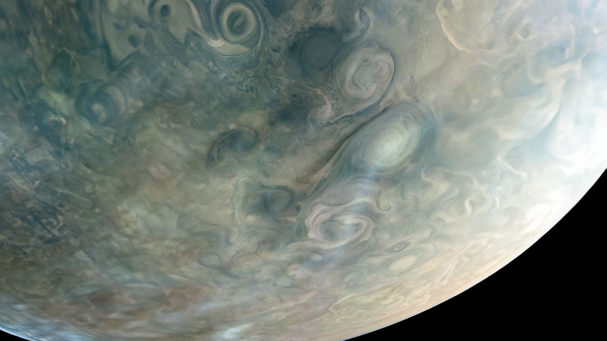 Grafika ilustracyjna. Na Jowiszu widać zakręcone chmury.