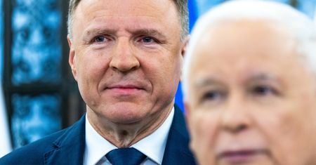 Awantura o "Kurę" i osłabiony efekt ofensywy PiS. Kaczyński podjął decyzję
