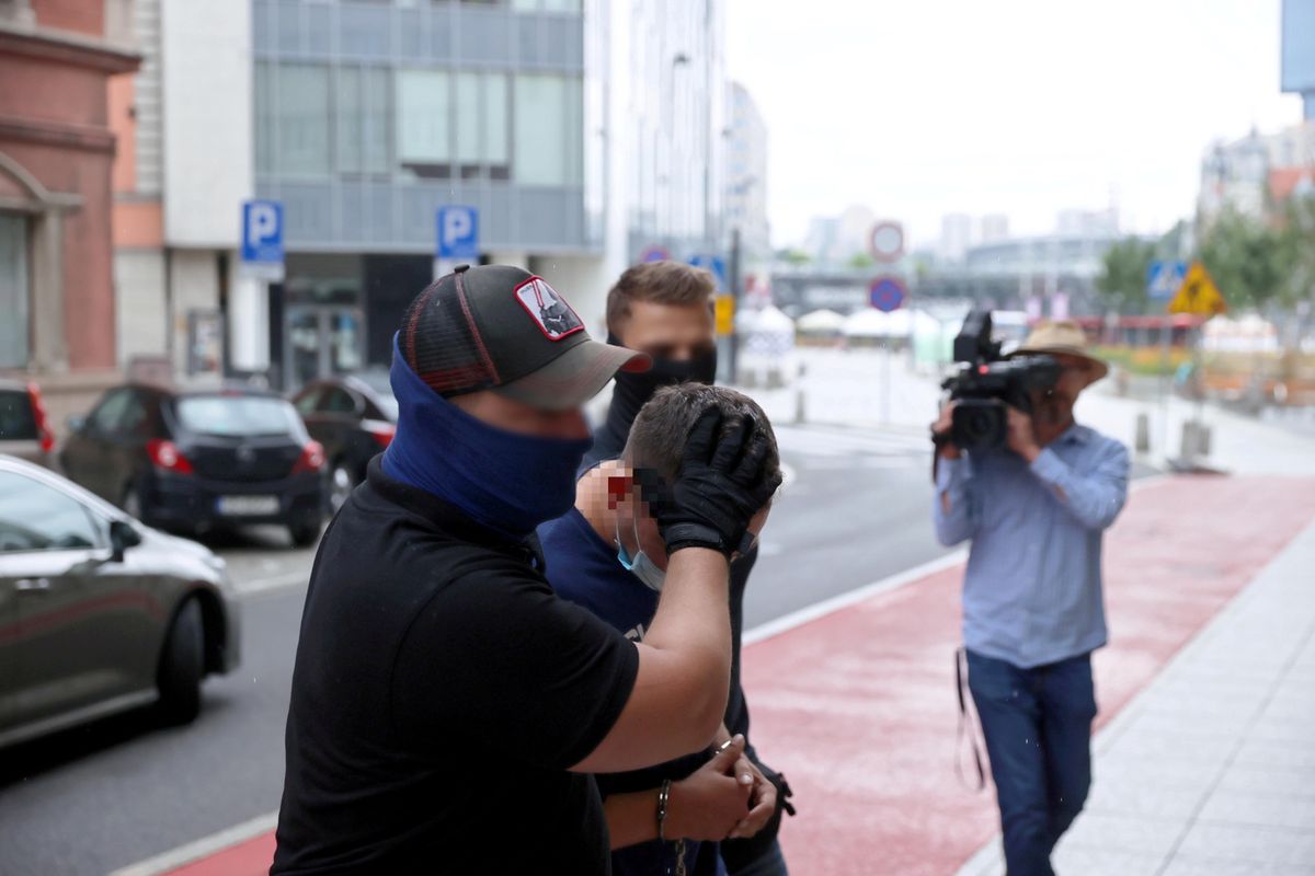 Kierowca autobusu staranował 19-latkę i usłyszał zarzuty. "Częściowo przyznał się do winy"