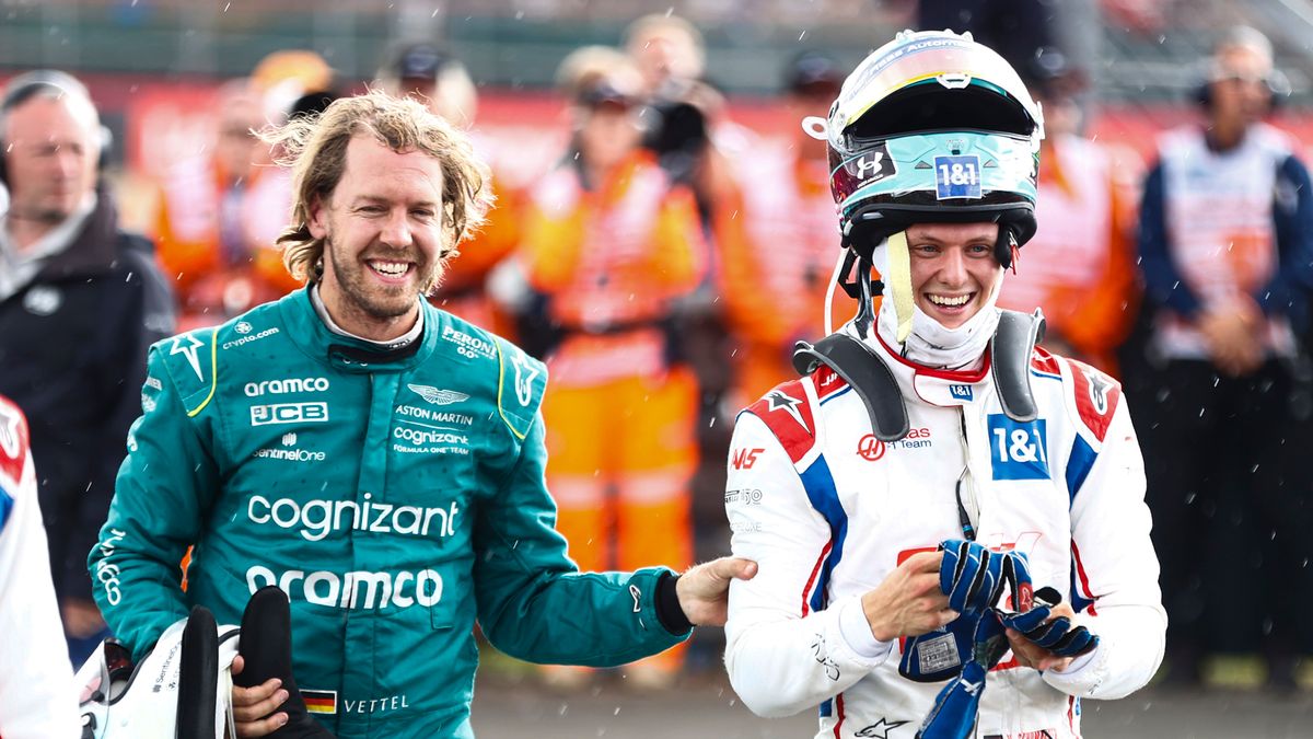 Sebastian Vettel (po lewej) i Mick Schumacher