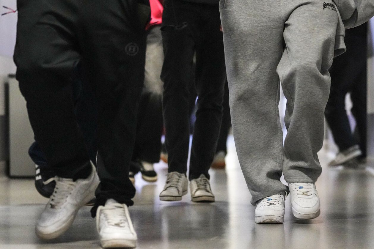 Nauczyciel miał obrażać, a uczniowie bić Ukraińców. Wstrząsająca historia ze Słupska