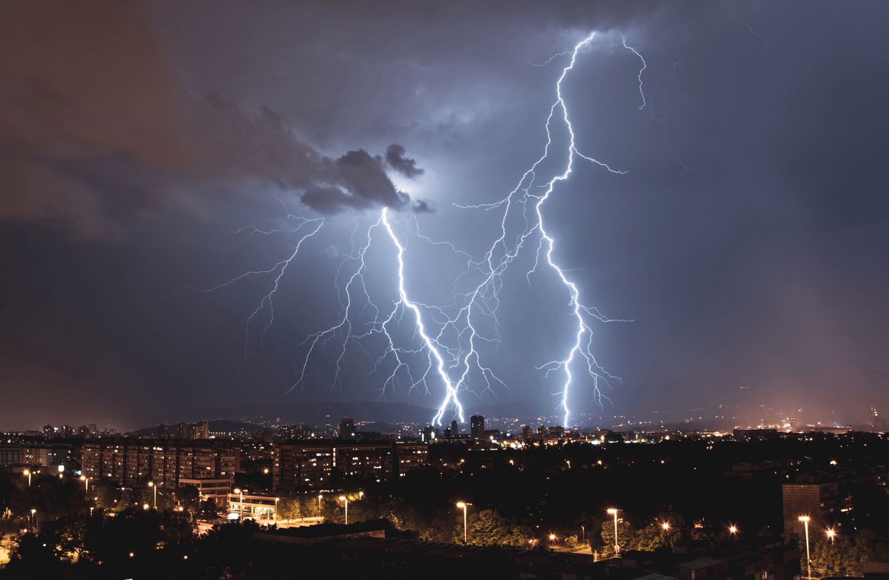 "Groźna sytuacja". Synoptyk wskazuje, którędy przejdą największe burze