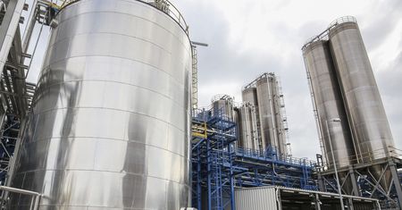 Polski gigant setki milionów złotych na minusie. Zamierza postawić na sektor zbrojeniowy