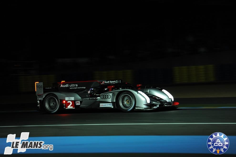 Audi R18 TDI po zmroku