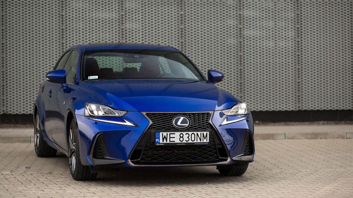 Lexus IS