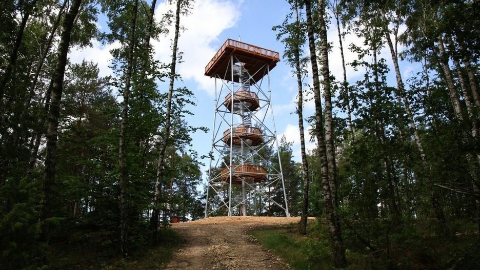 Z tej wieży widokowej można podziwiać nawet Tatry!