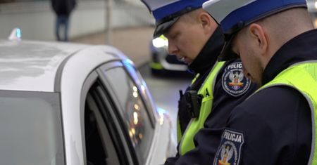 Kierowca miał drgawki. W aucie znaleziono narkotyki