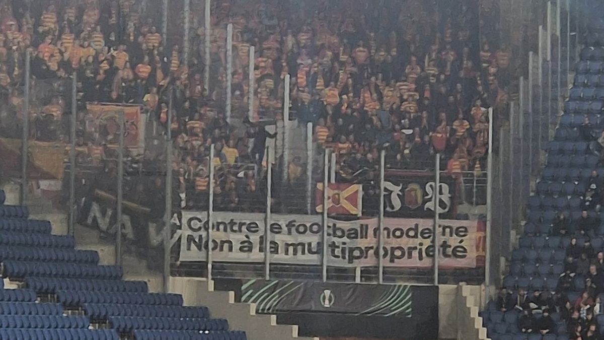 Twitter / Stadium_Tr / Na zdjęciu: baner kibiców Jagiellonii