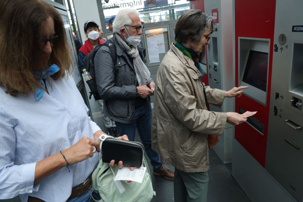 W Niemczech szał. Jeden bilet obniżył inflację i zakorkował kolej