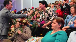 Biłgoraj: Tysiąc róż dla tysiąca kobiet w "Budowlance"