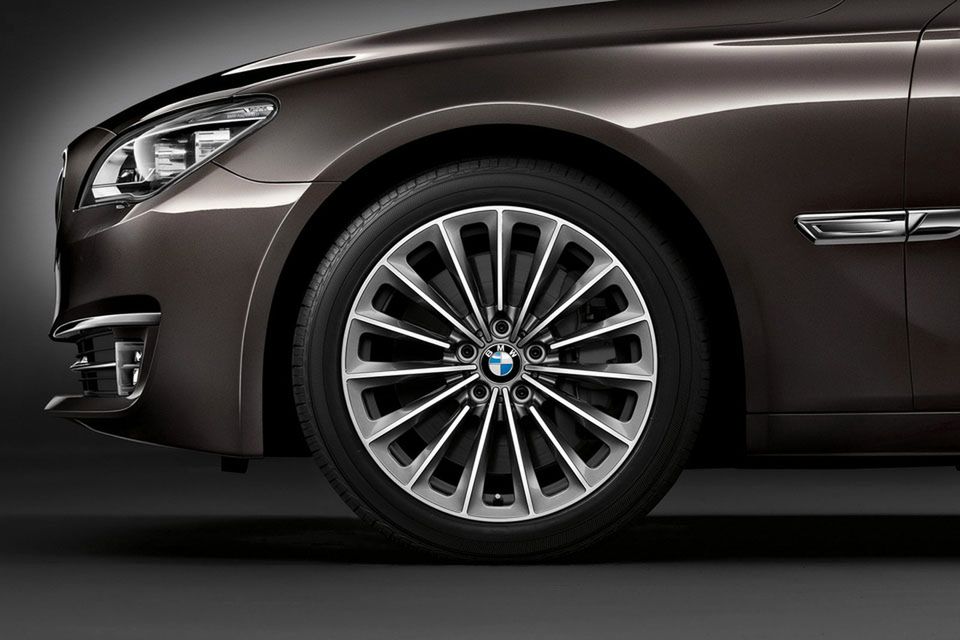 BMW serii 7 na rok 2013 - megagaleria niemieckiego okrętu flagowego 212