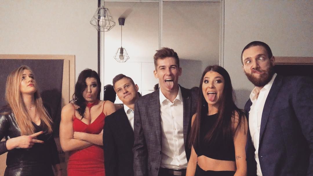 Instagram / Na zdjęciu: uczestnicy Sylwestra, w którym wzięli udział Tomasz Fornal (trzeci od prawej) i Michał Filip (pierwszy od prawej)