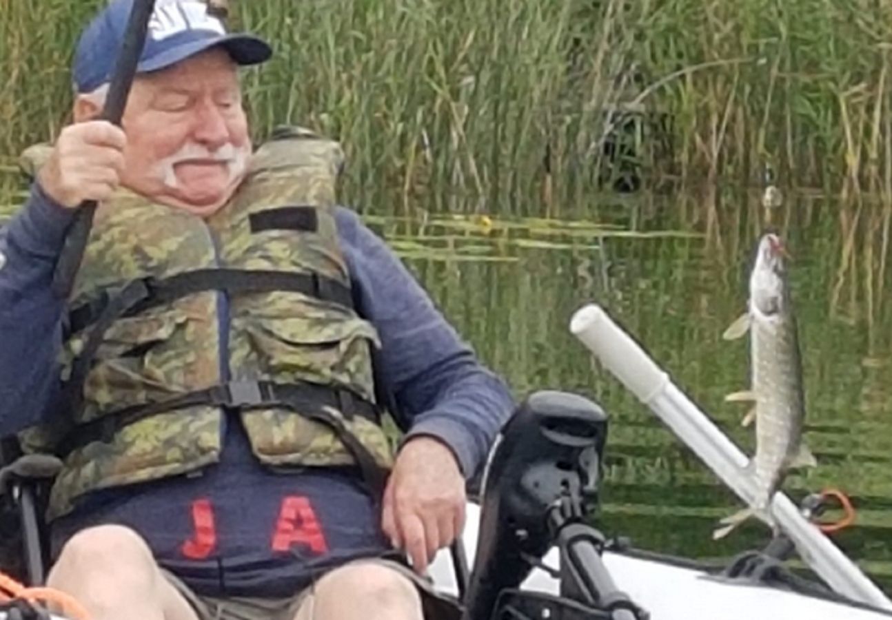 Lech Wałęsa nie przestaje zaskakiwać. Internauci wytknęli jeden szczegół