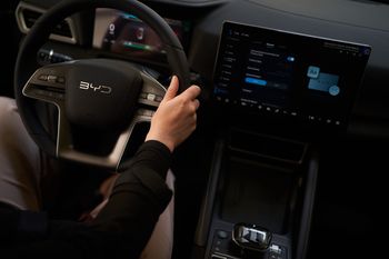 Tesla traci koronę lidera. Chiński BYD nowym królem elektryków