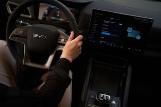 Tesla traci koronę lidera. Chiński BYD nowym królem elektryków