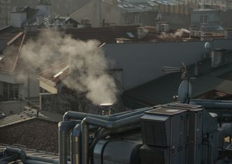 Palenie śmieciami i kopciuchy. Polak chciałby donieść, ale nie ma komu