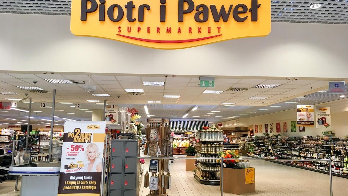 Walcząc o utrzymanie, Piotr  iPaweł zlikwidował część sklepów