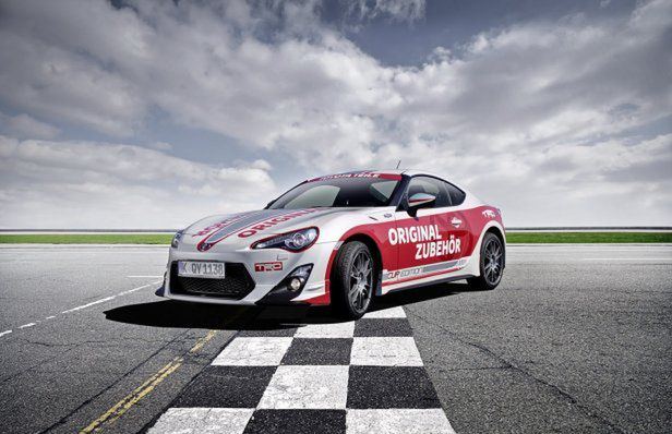 Toyota GT86 Cup Edition samochodem bezpieczeństwa podczas wyścigów VLN