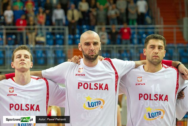 Hrycaniuk (z prawej) cieszy się z nominacji na EuroBasket