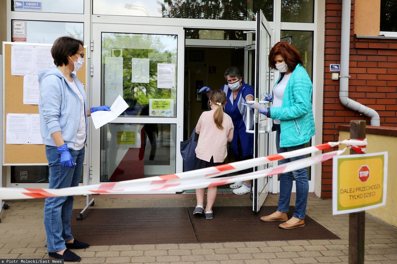 Powrót do szkoły. Ruszyły konsultacje dla uczniów. "Zdalnie bezpieczniej niż w szkole"