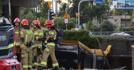 Wypadek autobusu w Warszawie. Pojazdy nie zostaną wycofane