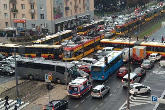 Paraliż na skrzyżowaniu w Warszawie. "Drogowy Tetris"